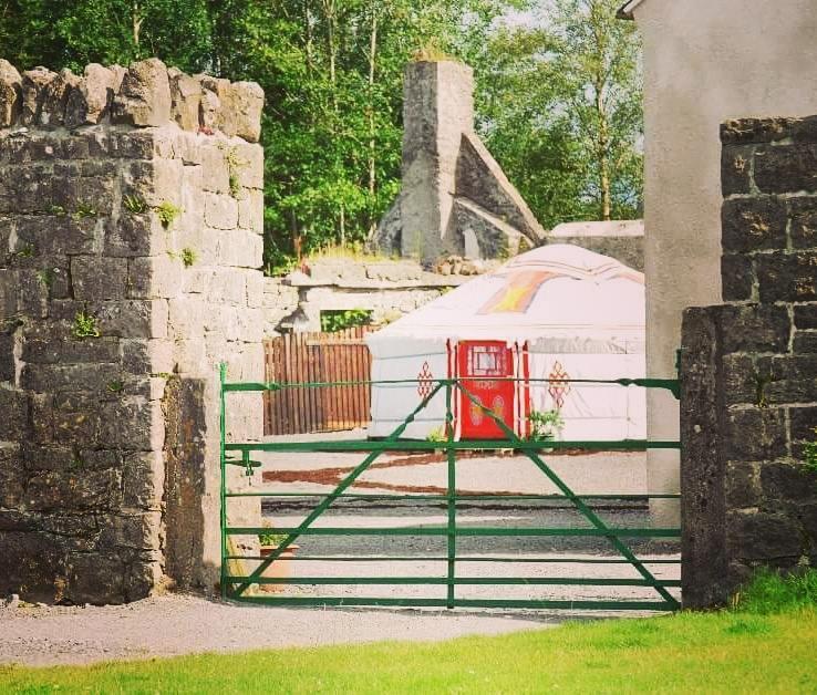 Galway Glamping Hotel Tuam Buitenkant foto